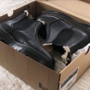 Doc Marten 2976 Quad Chelsea Boot fur lined